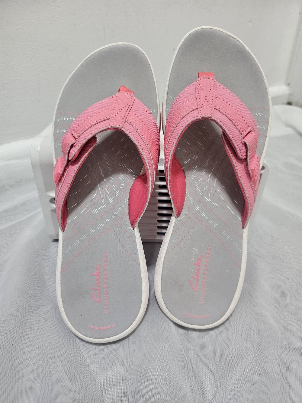 Clarks Pink and Gray Women's Cushioned Thong Sandals - Picture 4 of 8